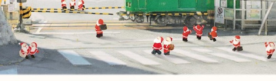 踏切と横断歩道を渡る小さなサンタたちのクローズアップ