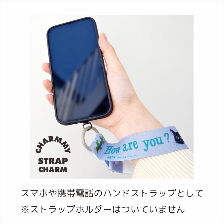 スマートフォンの落下防止用ハンドストラップとして手首に通したチャーミーストラップチャーム