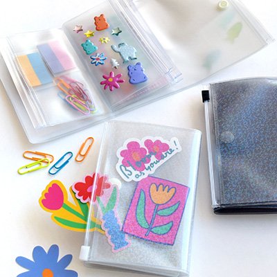 TIDY ちまちま仕分けるポーチにシールや付箋、クリップを収納した使用例